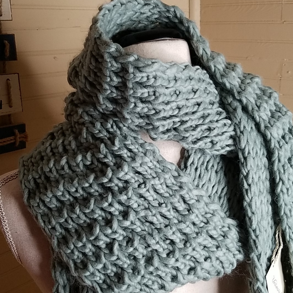 🧣NWT Universal Thread Scarf - Picture 2 of 6